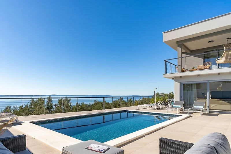 NIEUW! Seaview Villa Big Blue met verwarmd zwembad van 32m², 4 slaapkamers en 3 badkamers.