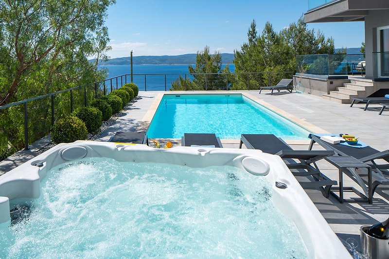 Luxuriöse und stilvolle Villa IPONI mit privatem Pool, Whirlpool, Sauna und Fitnessstudio