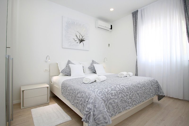 Bedroom No2 with double bed 180x200, en-suite & AC