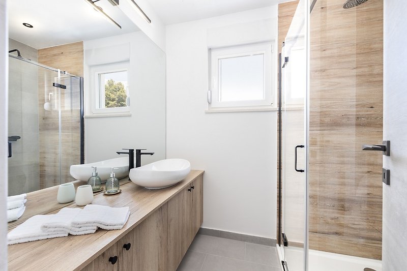 En-suite bathroom with a toilet and a walk-in shower