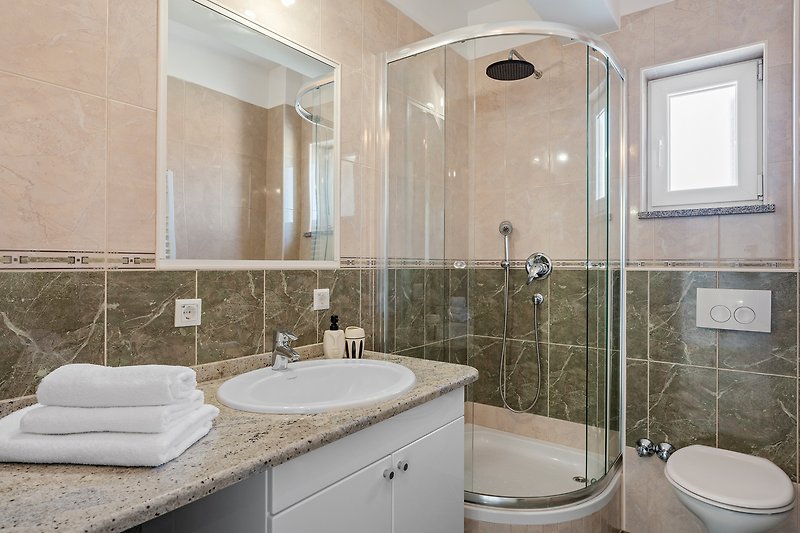 One of the 6 family bathrooms with a shower