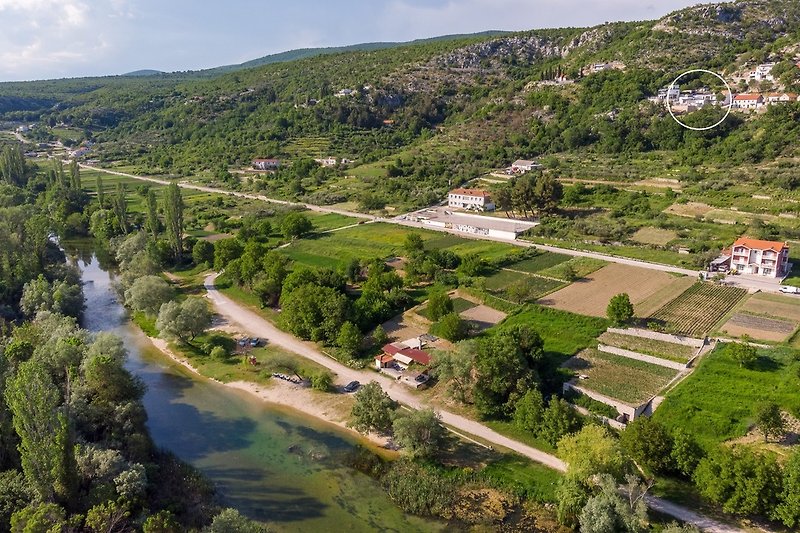 Villa Stella is located in an absolute quiet part of Blato na Cetini village, only 600m far from Cetina river beach