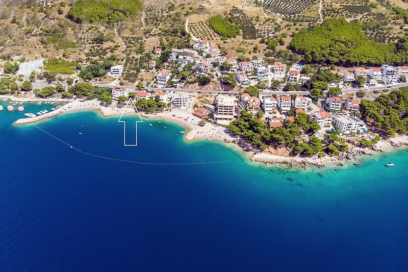 Villa Del Mar liegt nur 26 km von der Makarska Riviera mit ihren herrlichen Stränden entfernt (eine halbe Autostunde).