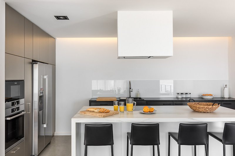 Modern and fully equipped kitchen with all the amenities you might need