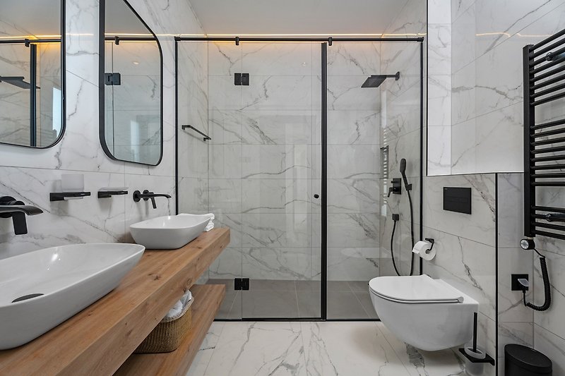 En-suite bathroom with a shower and a sea view