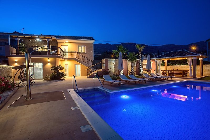 Villa Antura mit privatem beheiztem 50m² Pool, 3 Schlafzimmern, 3 Bädern und einem Fitnessraum