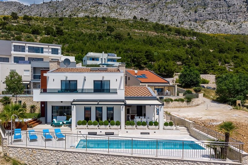 Perfect location of the villa, vicinity to Omiš and Cetina river (1 km far)