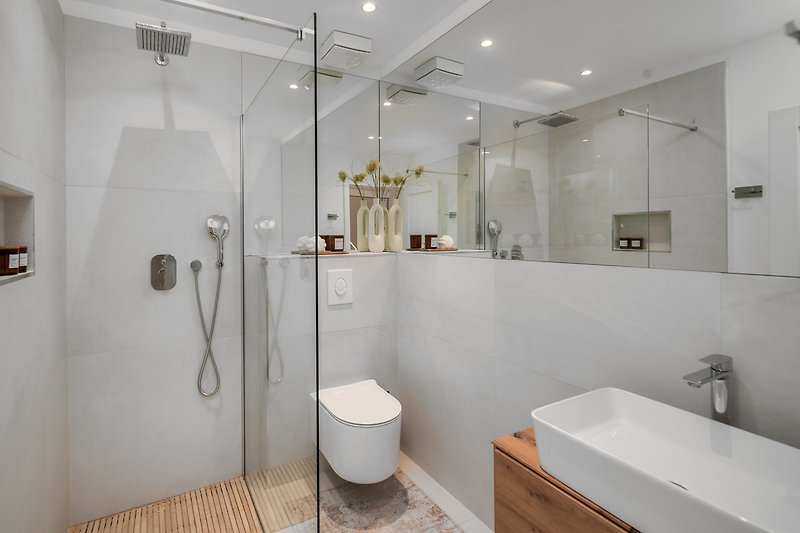 En-suite bathroom with shower, towels are provided