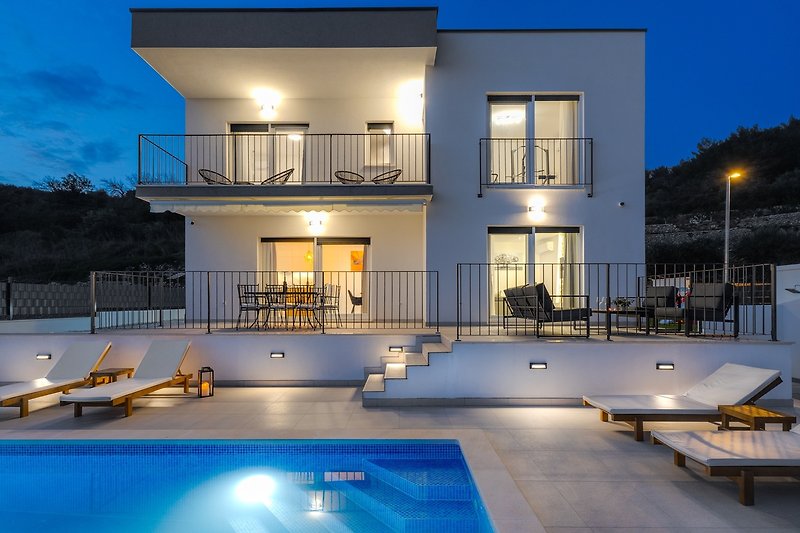 Meerblick-Villa Nonna Tonina mit 4 Schlafzimmern, 4 Bädern, einem Fitnessraum, einem Spielplatz, einem beheizten Privatp