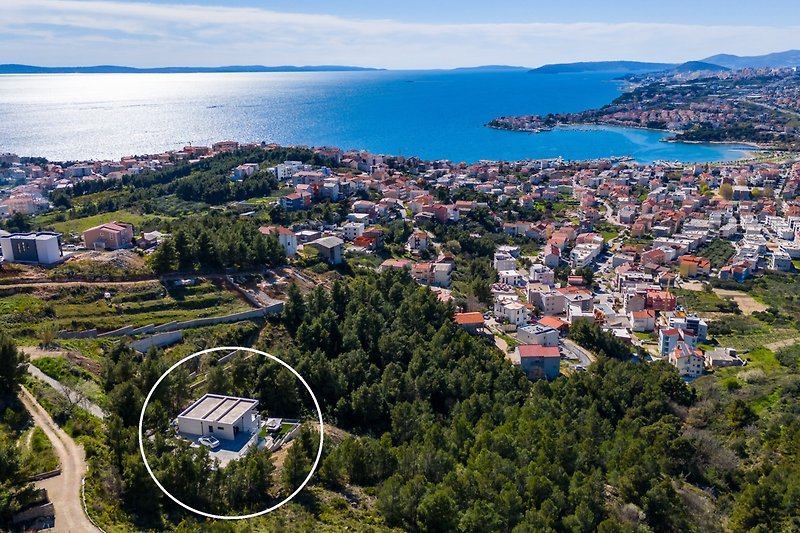 Marked position of the villa in a quiet area of upper area of village Podstrana