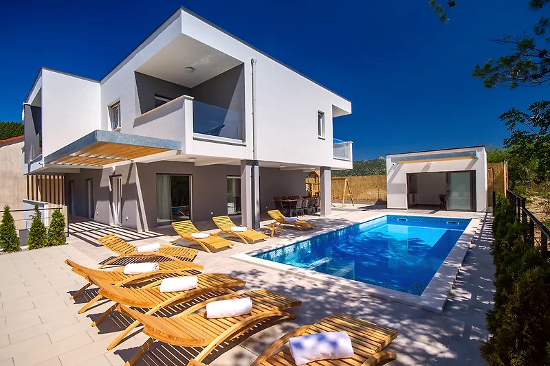 Villa Tela met 33m² verwarmd zwembad, aangesloten jacuzzi, sauna en zomerkeuken