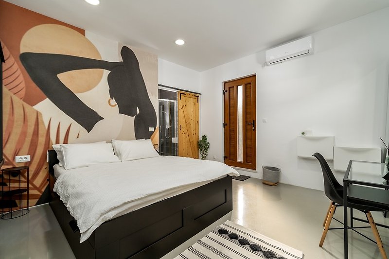 Schlafzimmer mit Doppelbett 160x200cm und privatem Badezimmer
