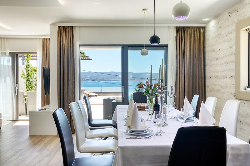 Spacious dining area for 12 with open pool and sea view