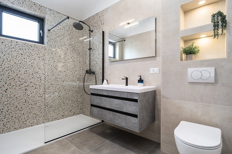 Familienbadezimmer Nr. 1 (6,5 m²) mit Dusche