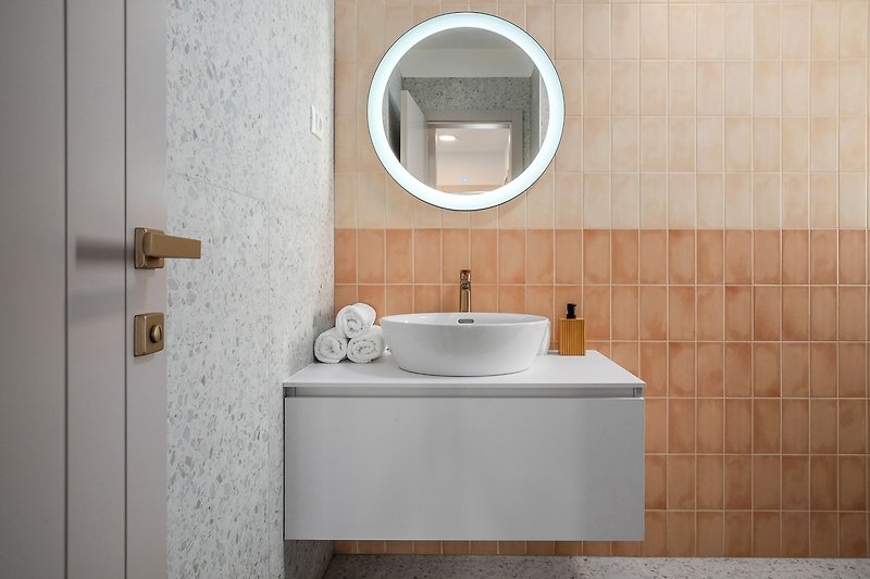 A Family bathroom (5sqm) with a shower.