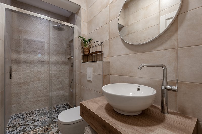 Family bathroom with a shower on the lower ground floor (Bedroom NO6)