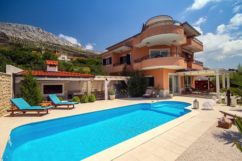 Villa Anita with private pool, gym, 6 bedrooms, sea view