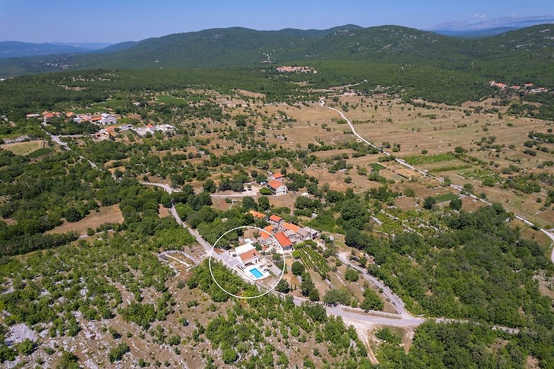 Villa Pietra befindet sich in dem Dorf Bijukovici, Krešovo Brdo