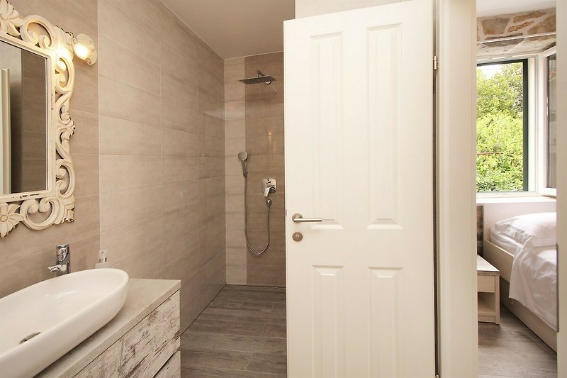 En-suite bathroom with shower