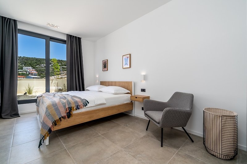 Schlafzimmer Nr. 4 bietet ein Doppelbett 180 cm x 200