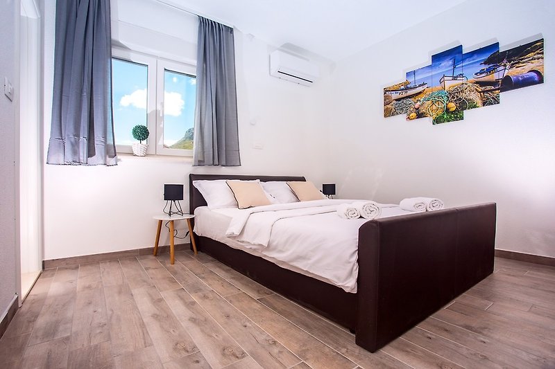 Schlafzimmer Nr. 4 mit Doppelbett 160 x 200 cm, Klimaanlage, Bad mit Dusche
