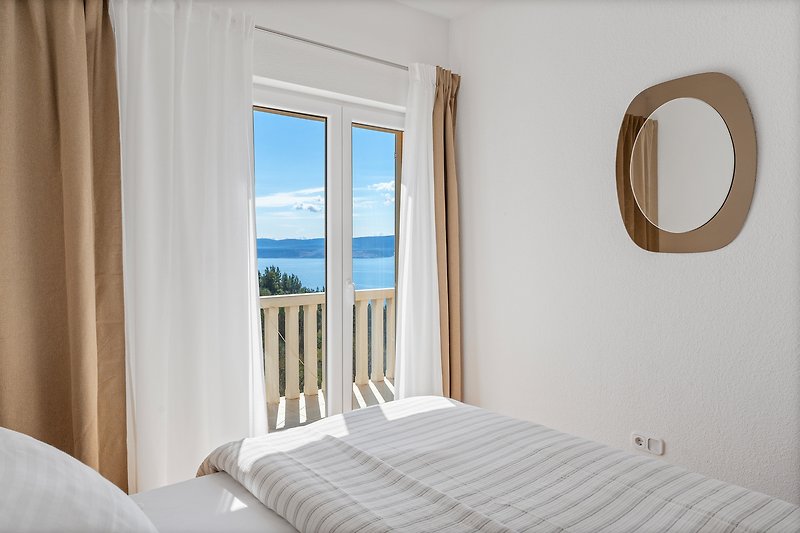 Bedroom No.6 with king-size bed and exit to the balcony, sea view, 3rd floor