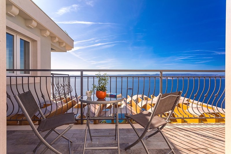Balcón con impresionantes vistas al mar frente al dormitorio Nº 1.