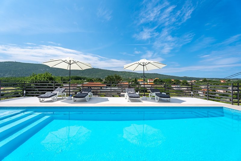 Die neu erbaute Villa Mirage bietet einen sehr komfortablen und funktionalen Aufenthalt für einen perfekten Familienurla