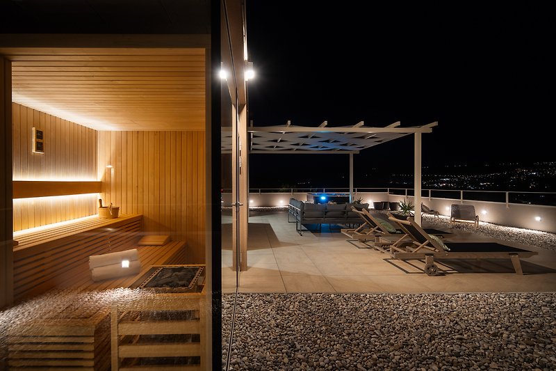 Rooftop terrace with Hot tub and sauna