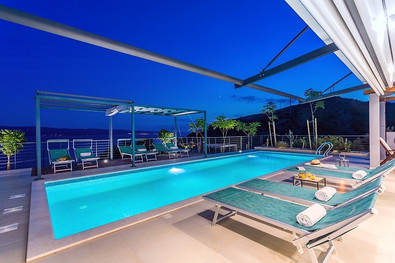 heated 11m x 3,6m private pool, huge sun deck area with 9 modern deck chairs