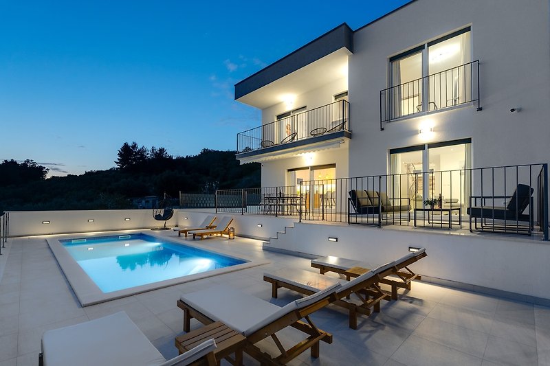 Private and heated 24 sqm pool, with 8 sun deck chairs