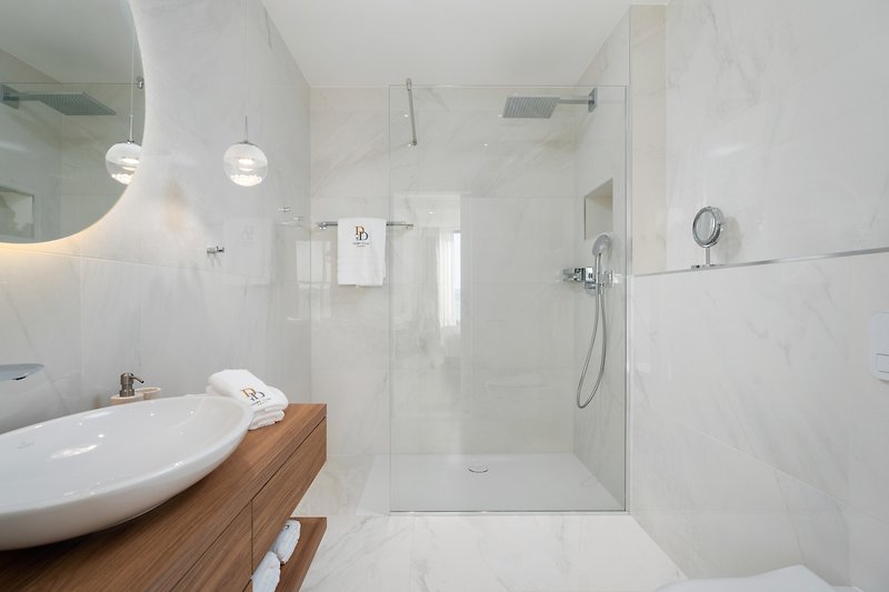 En-suite Badezimmer mit Dusche 140x90 (Schlafzimmer Nr. 1)