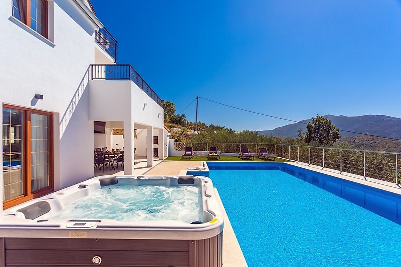 A private swimming pool, Jacuzzi, 6 deck chairs, 2 sun umbrellas, and views on the Gata village and the sea.