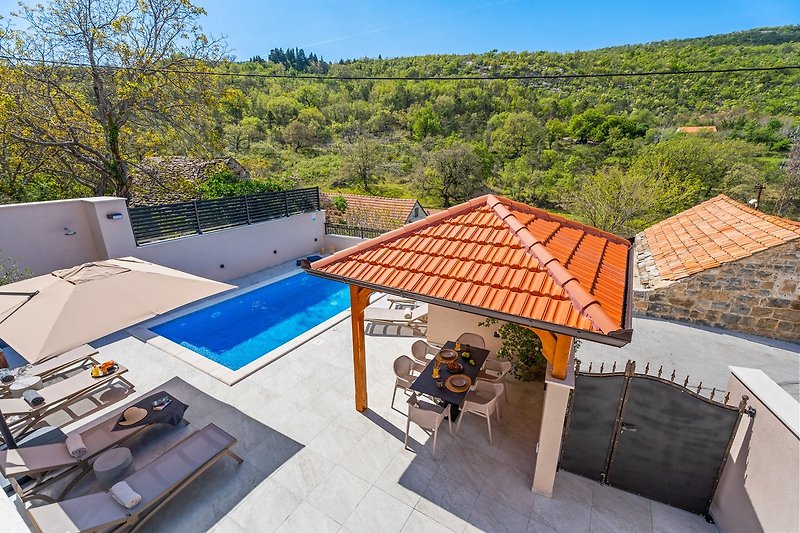 Villa Perina offers panoramic views of the mountain in the surrounding.