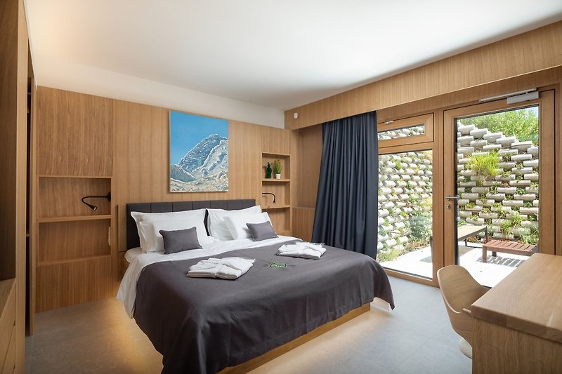 Schlafzimmer Nr. 1 (32 m²) bietet ein Kingsize-Bett 180cm x 200cm