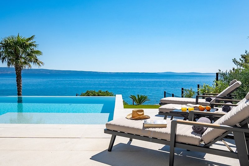 NEW! Seaview Villa ABA with 38sqm heated infinity pool, 4 bedrooms, Media room, 150m from sea