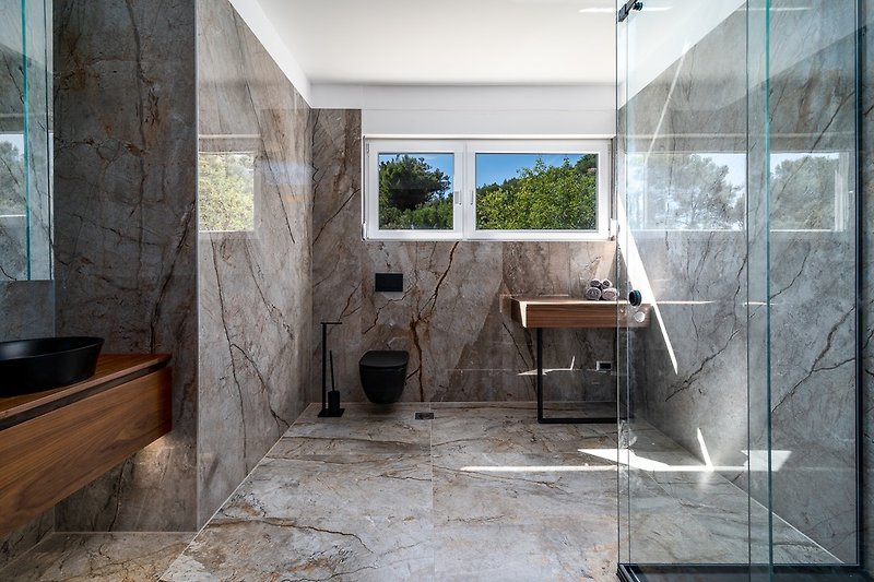 A spacious family bathroom with a shower (for Bedroom No 3 and No4)