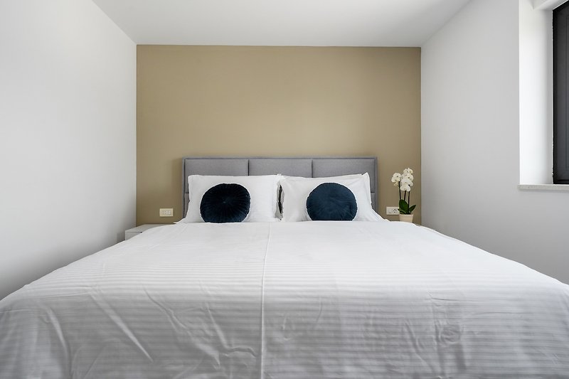 Ein Schlafzimmer Nr. 2 (16 m2) mit Kingsize-Bett 180 x 200 cm