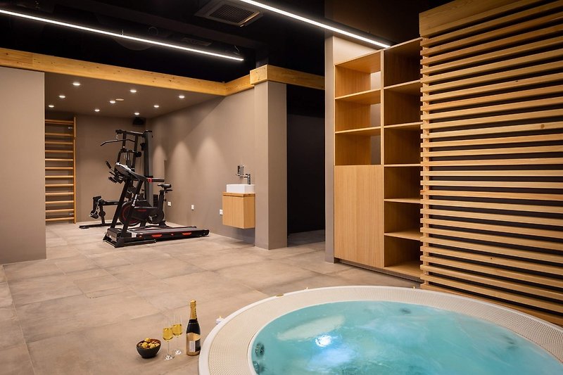 Level 1: The wellness area of 89 sqm offers a Gym.