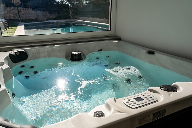 The Villa Moreta offers  Hot-tub for adorable relax.
