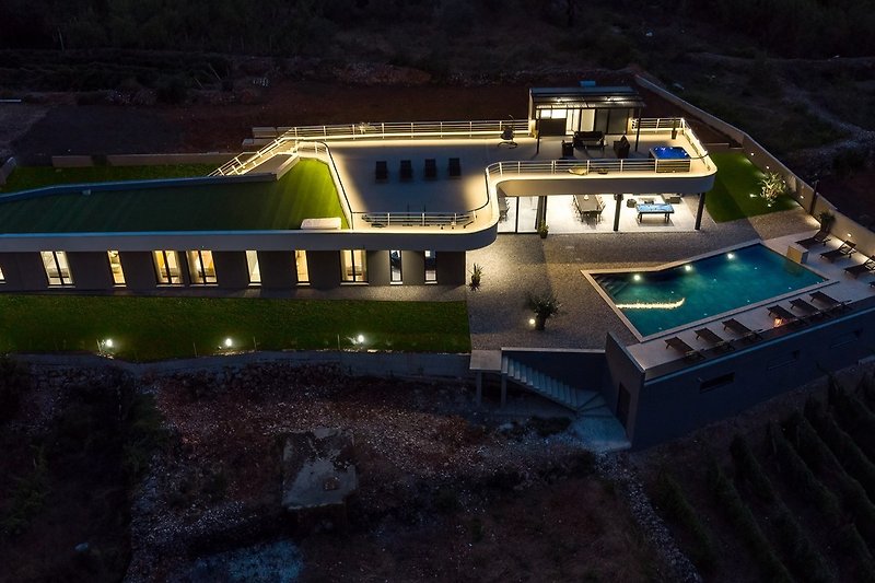 The extremely beautiful Villa Madre offers stronger connections with the landscape
