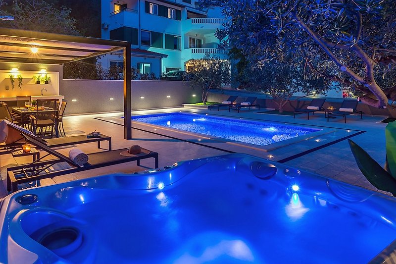Jacuzzi and heated pool by night. 