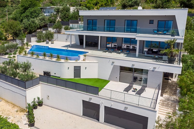 Die neu erbaute Villa Ada ist ein 5-Sterne-Hotel mit Spa, Fitnessraum und beheiztem 56 m² großem Pool