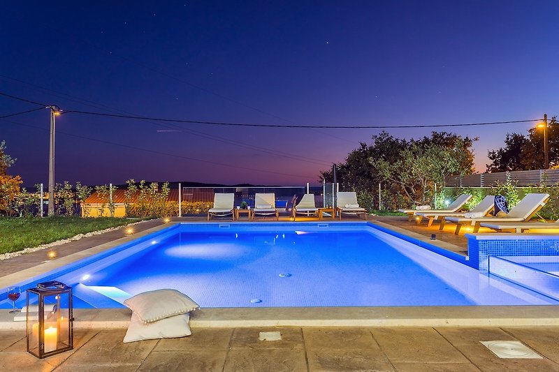 the villa offers a spectacular view on the sea and Split bay