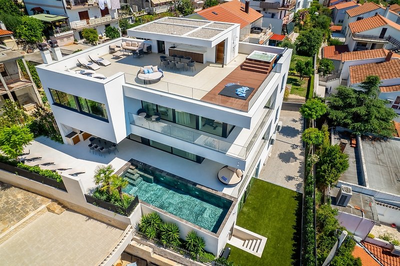 Villa Meliora ist eine vom Architekten entworfene High-End-Villa, die raffinierten Luxus, stilistische Kohärenz