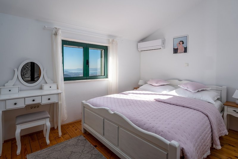 Schlafzimmer Nr.1 mit Doppelbet, Klimaanlage