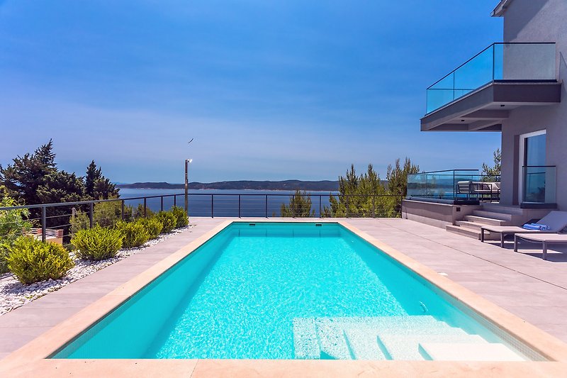 Sehr luxuriöse und stilvolle Villa IPONI mit privatem Pool, Sauna und Fitnessraum