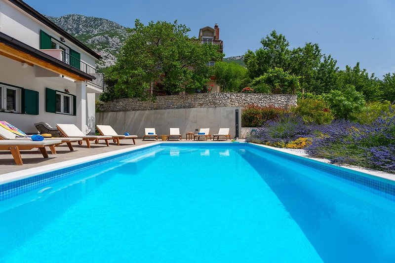 Villa Belina bietet geräumige, vollklimatisierte Unterkünfte für 10 Personen
