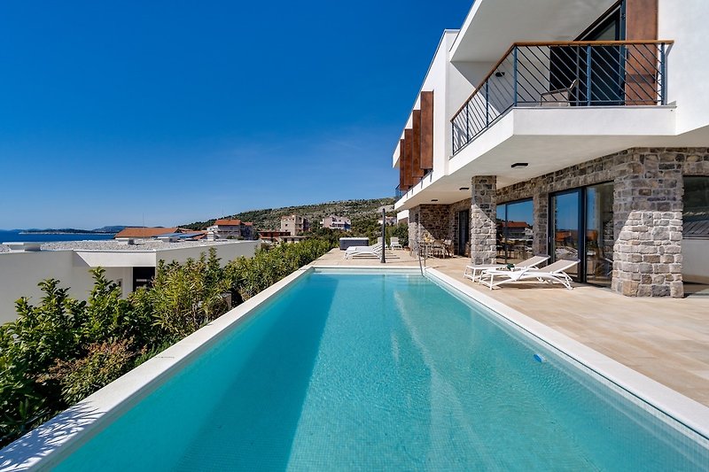 Villa Dolac is a luxury equipped 4 star villa with 4 en-suite bedrooms.