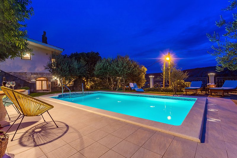 Villa Vultana mit 30m2 privatem, beheiztem Pool und Sommerküche